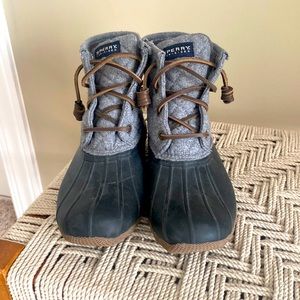 Women’s sz 7 Sperry rain boots